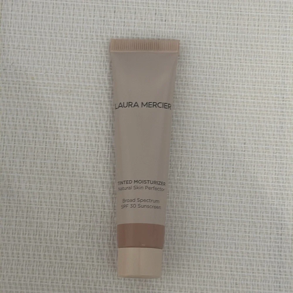 Laura Mercier Flawless No-Makeup Makeup Foundation SPF 30